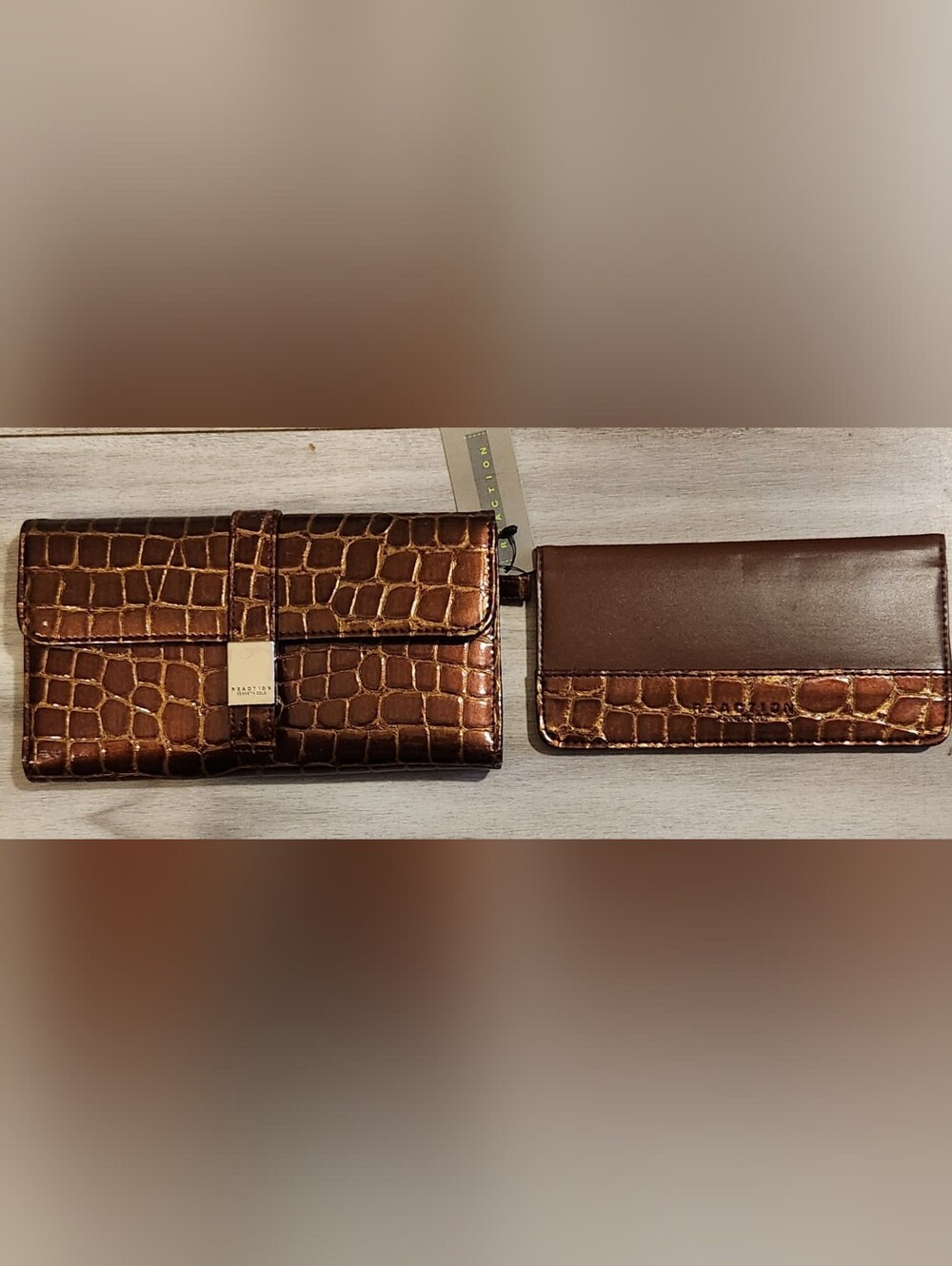 Crocodile-Embossed Bifold Wallet With Checkbook Folder Kenneth Cole Reaction NWT